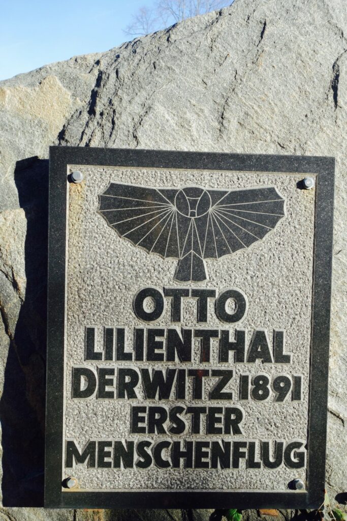 Steinerner Gedenkstein Erster Menschenflug Derwitz