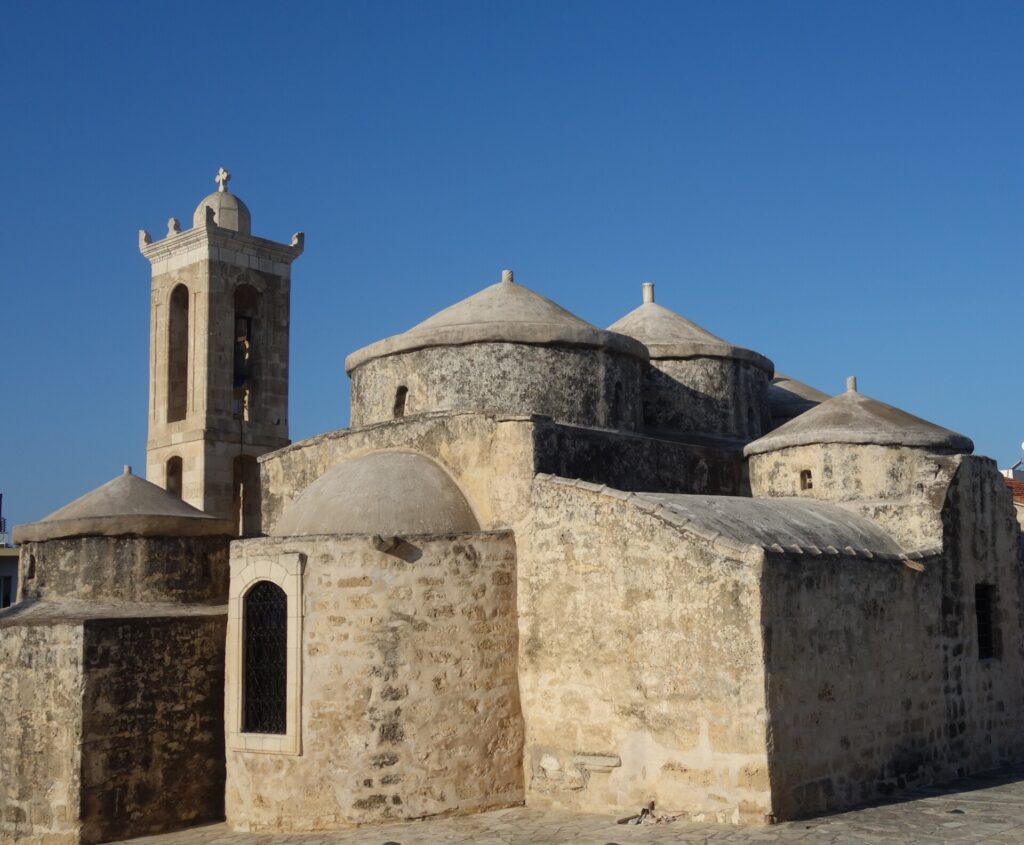 Außenansicht der Kirche Agia Paraskevi in Geroskipou, Zypern