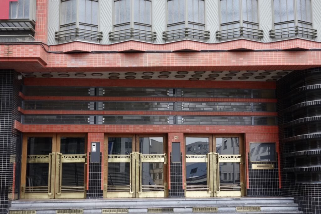 Die Fassade des ehemaligen Verlagshauses Vooruit