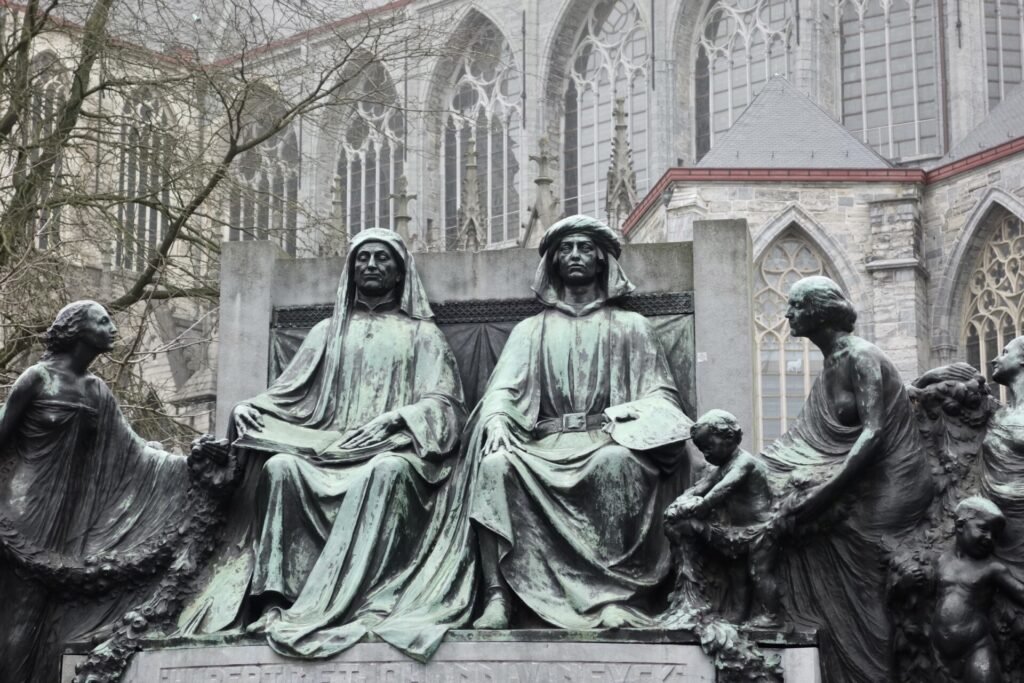 Denkmal der Brüder van Eyck hinter der St. Bavo Kathedrale in Gent